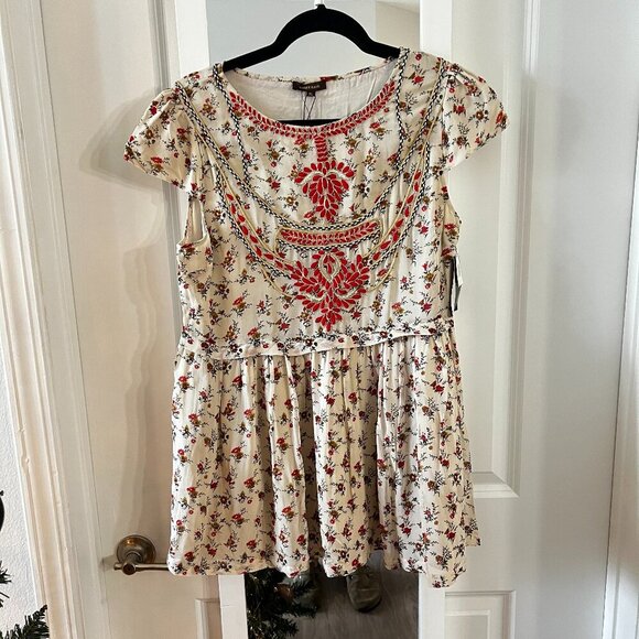 Vineet Bahl Tops - NWT Vineet Bahl Embroidered Blouse Size XL Color Cream Red